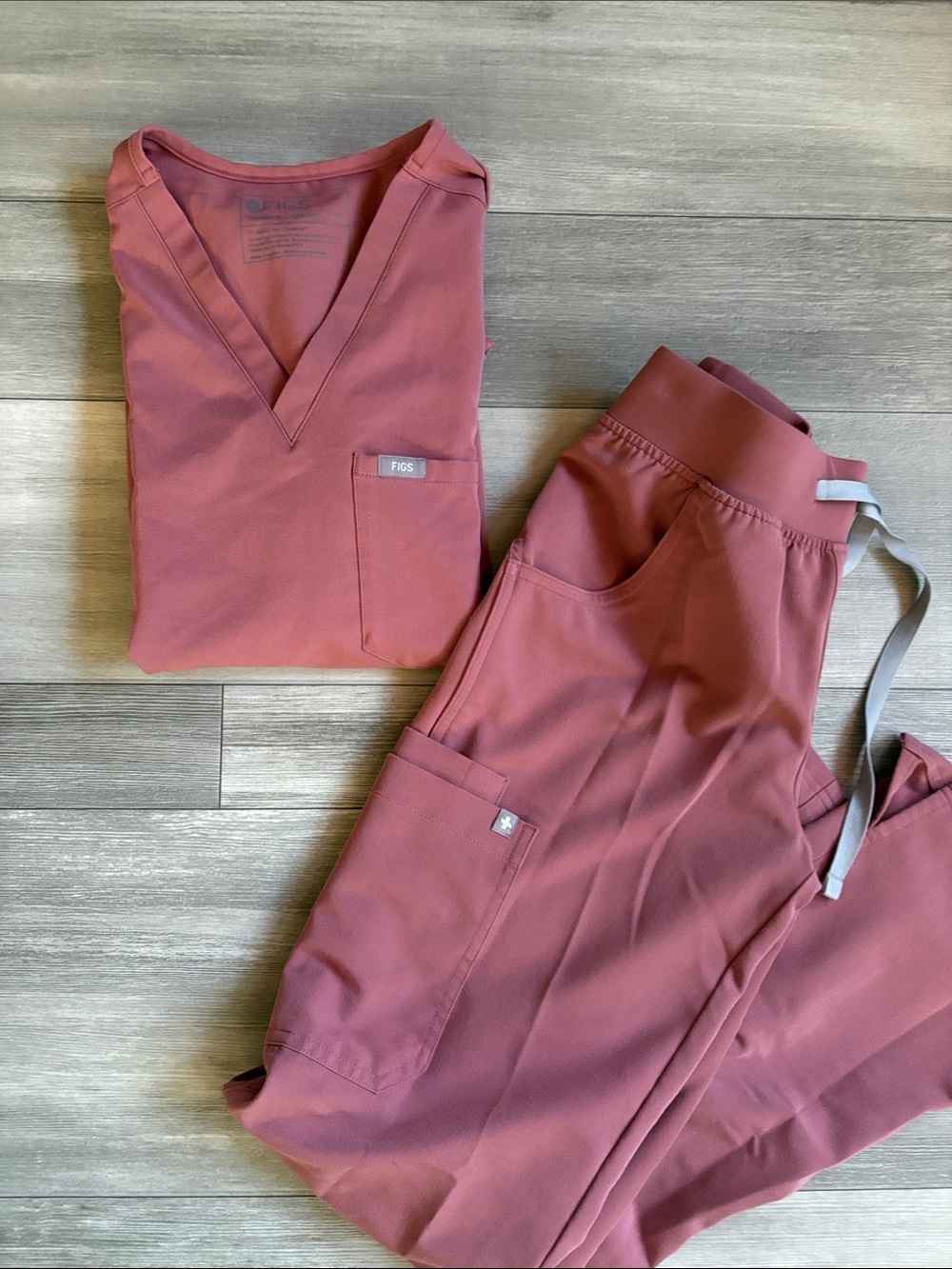 Figs Women's Medical Scrub set in mauve XS  Kade straight + Catarina top
